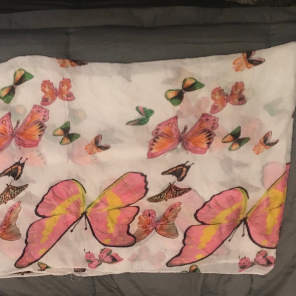 Butterfly Scarf - Picture 5 of 6